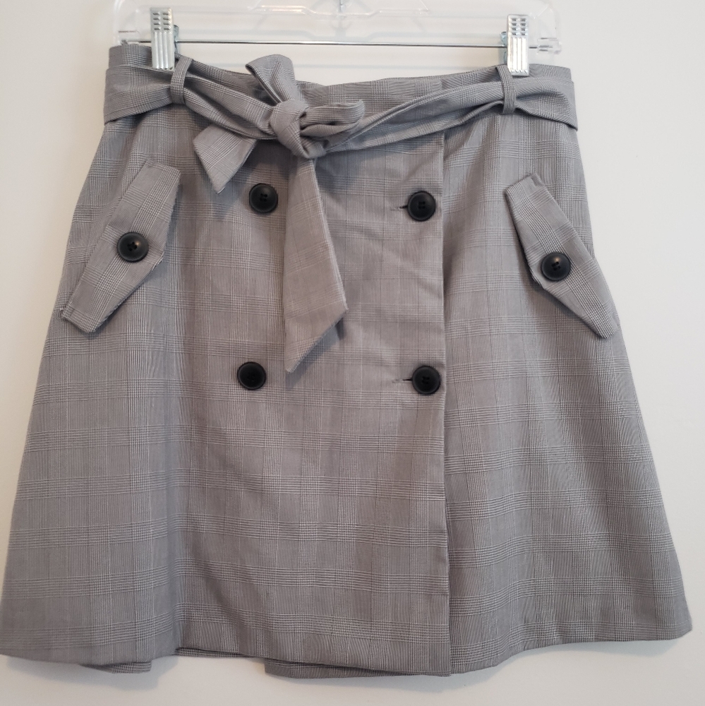Gray Buttoned Wrap Skirt - Picture 2 of 4
